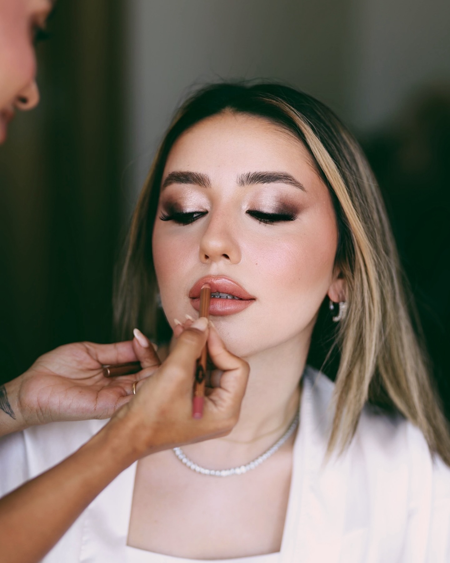 Dudak makyajı uygulaması